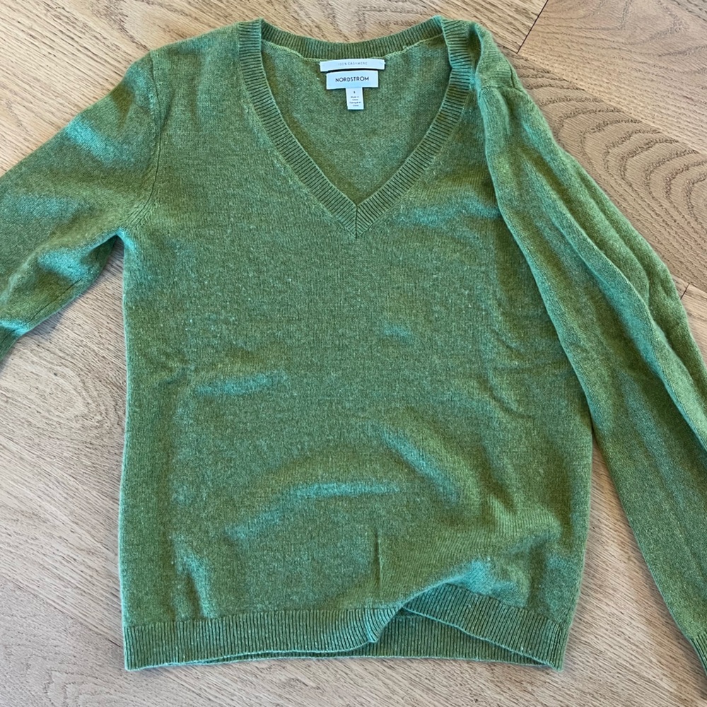 Nordstrom 100% Cashmere V-Neck Sweater size Small